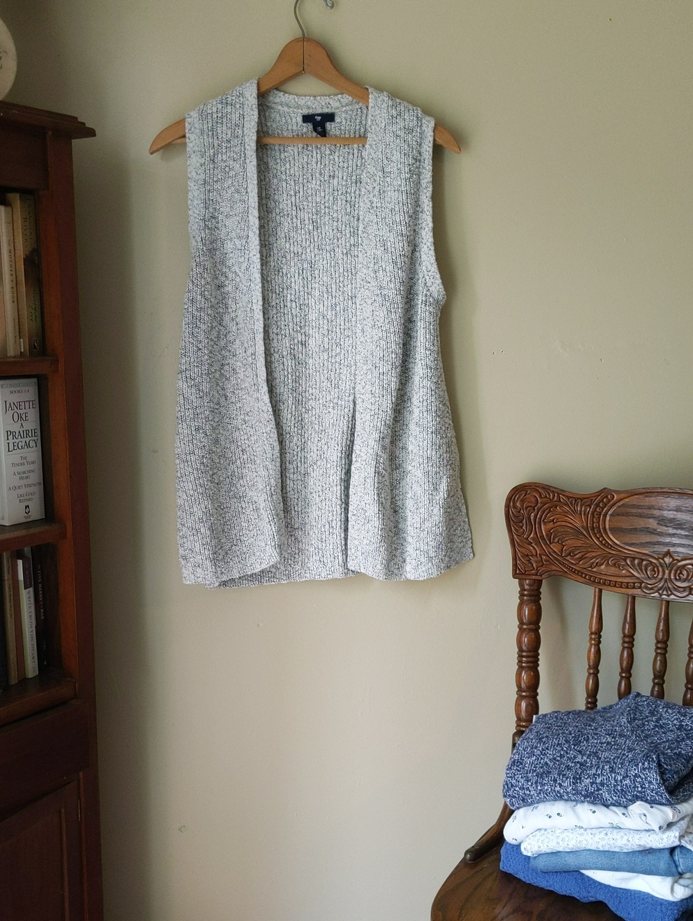 GAP Gray Open-Front Knit Vest